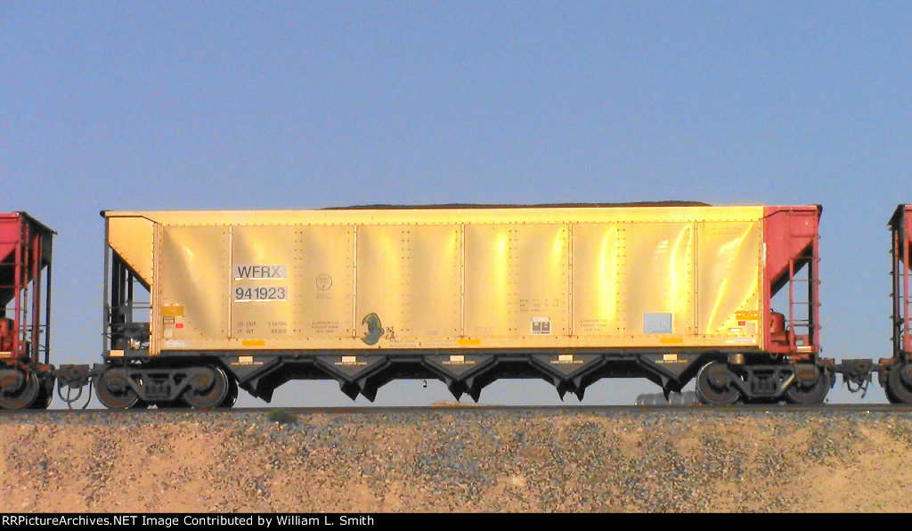 WB Unit Loaded Hooper Frt at Erie NV W-Pshr -23